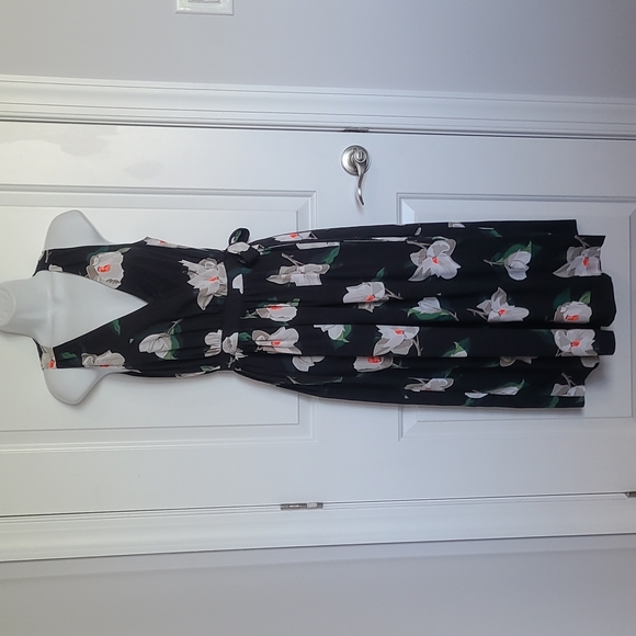 Banana Republic Dresses & Skirts - Banana Republic Black Floral Wrap Dress